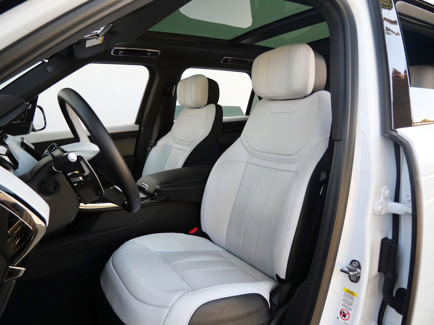 Used 2025 Land Rover Range Rover Sport Dynamic SE image 14