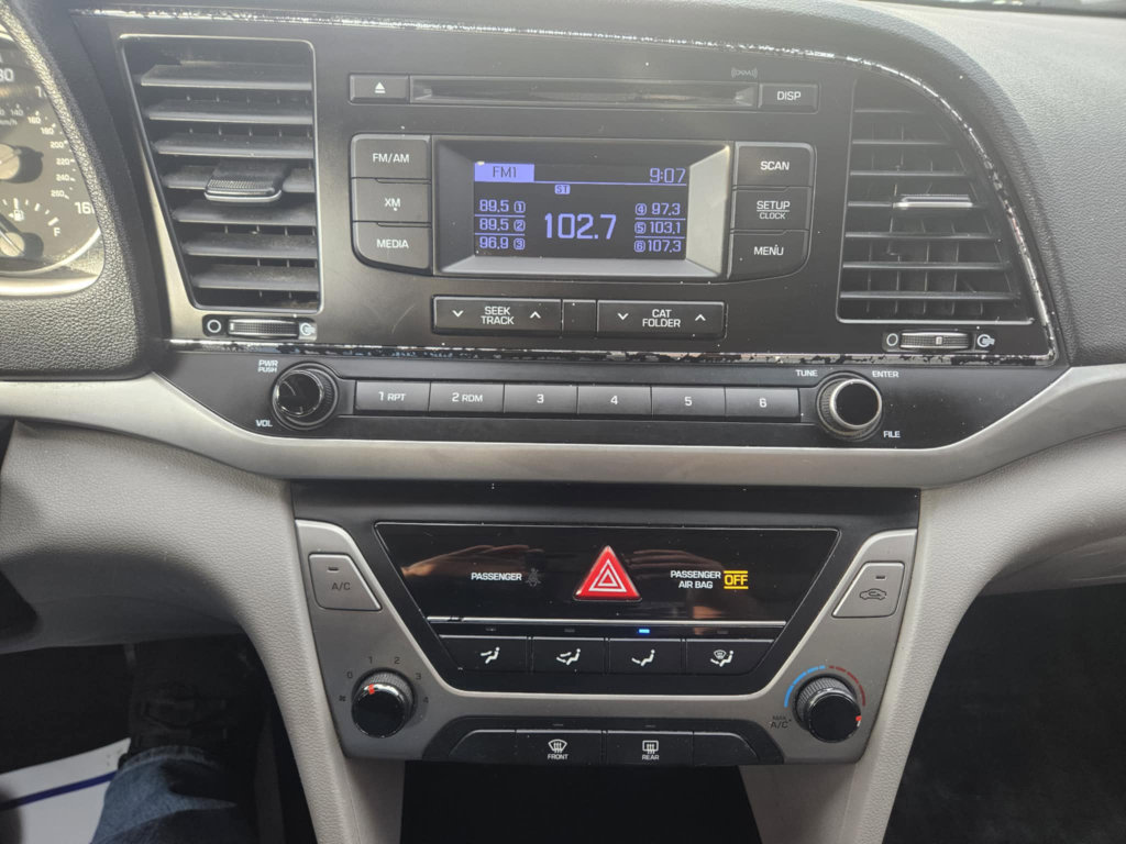 Used 2017 Hyundai Elantra SE image 9