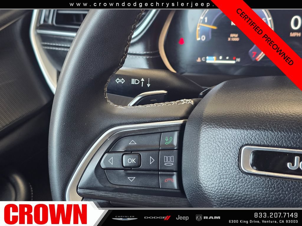 Used 2024 Jeep Grand Cherokee Laredo AWD/4WD image 29