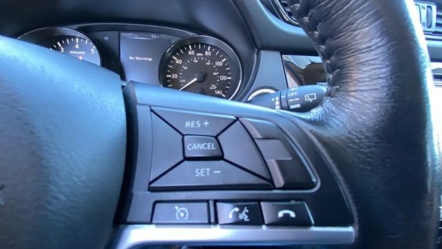 Used 2017 Nissan Rogue Sport SV w/ SV Premium Package image 27