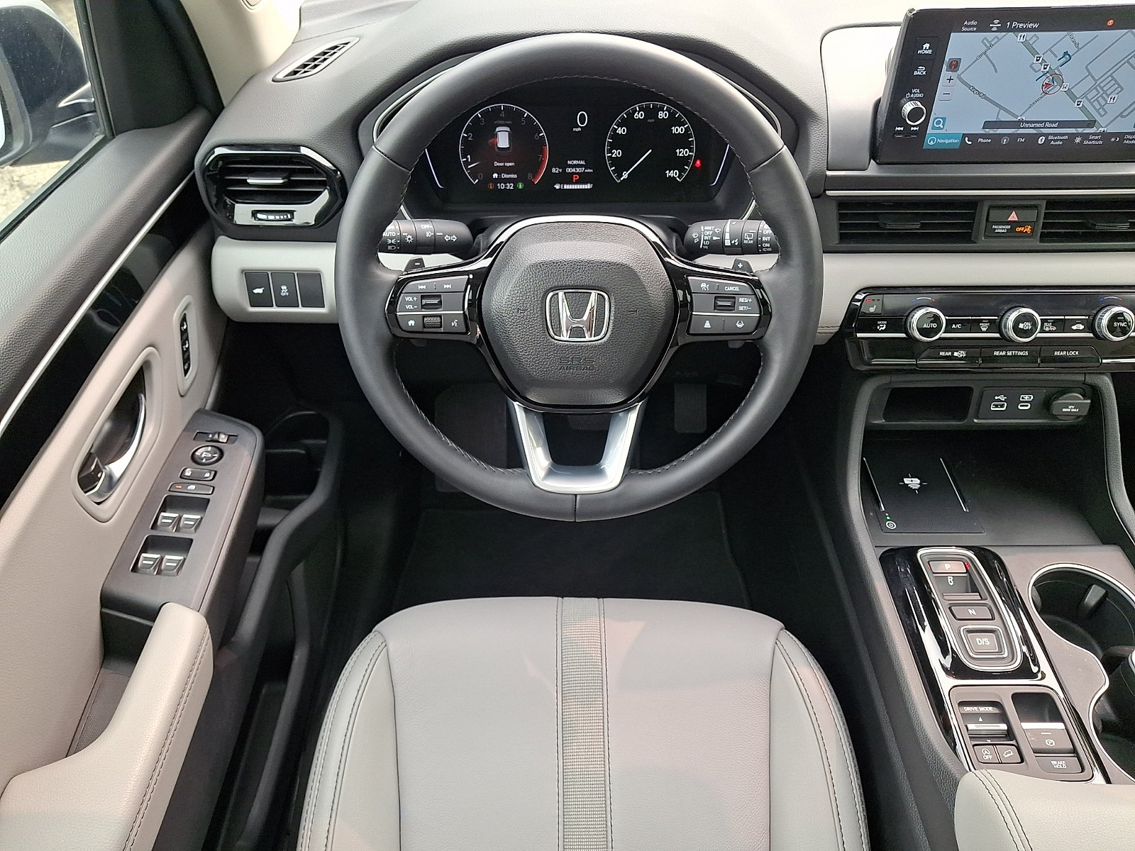 Used 2025 Honda Pilot Touring image 11