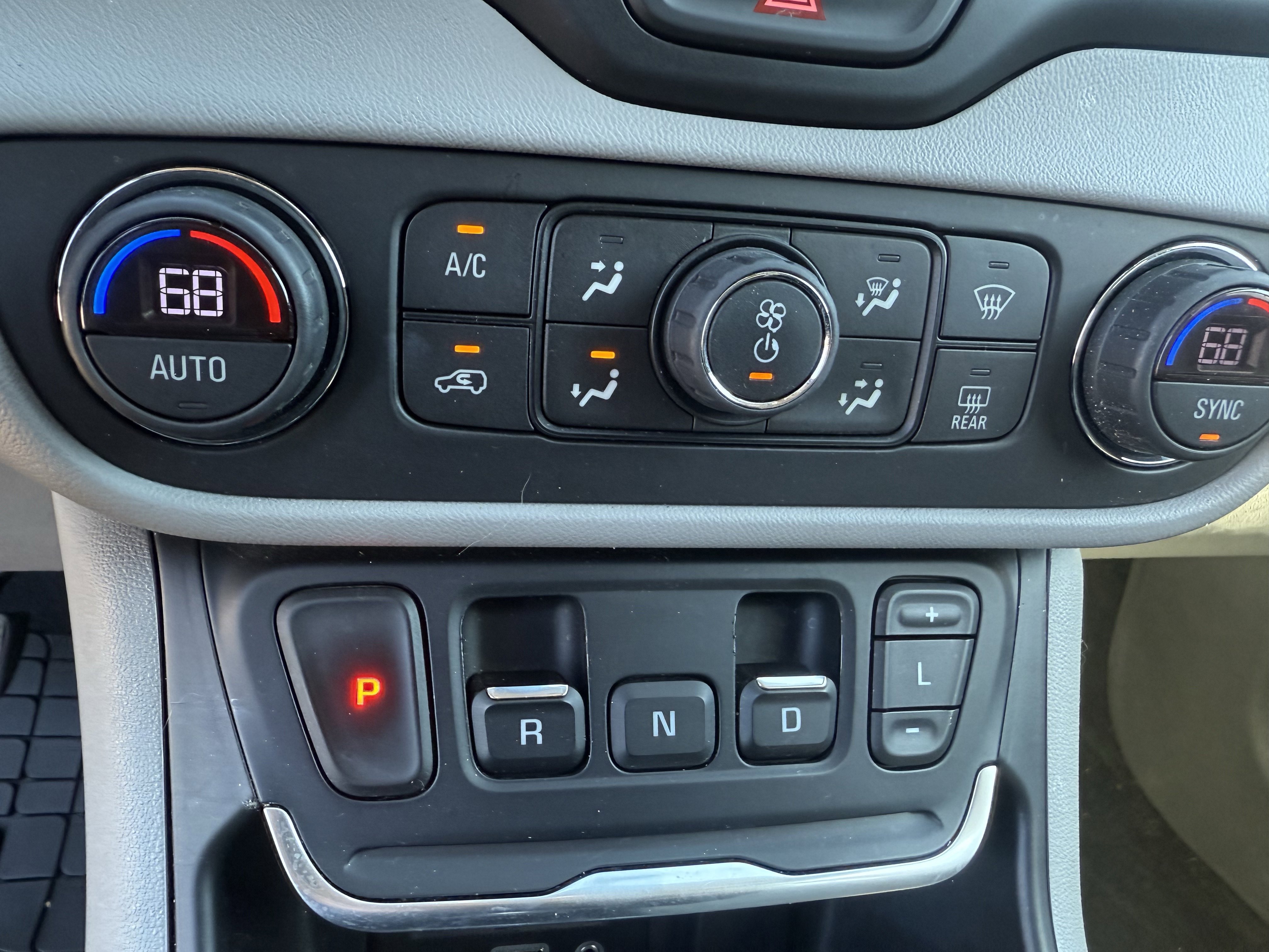 Used 2019 GMC Terrain SLT w/ Preferred Package image 10