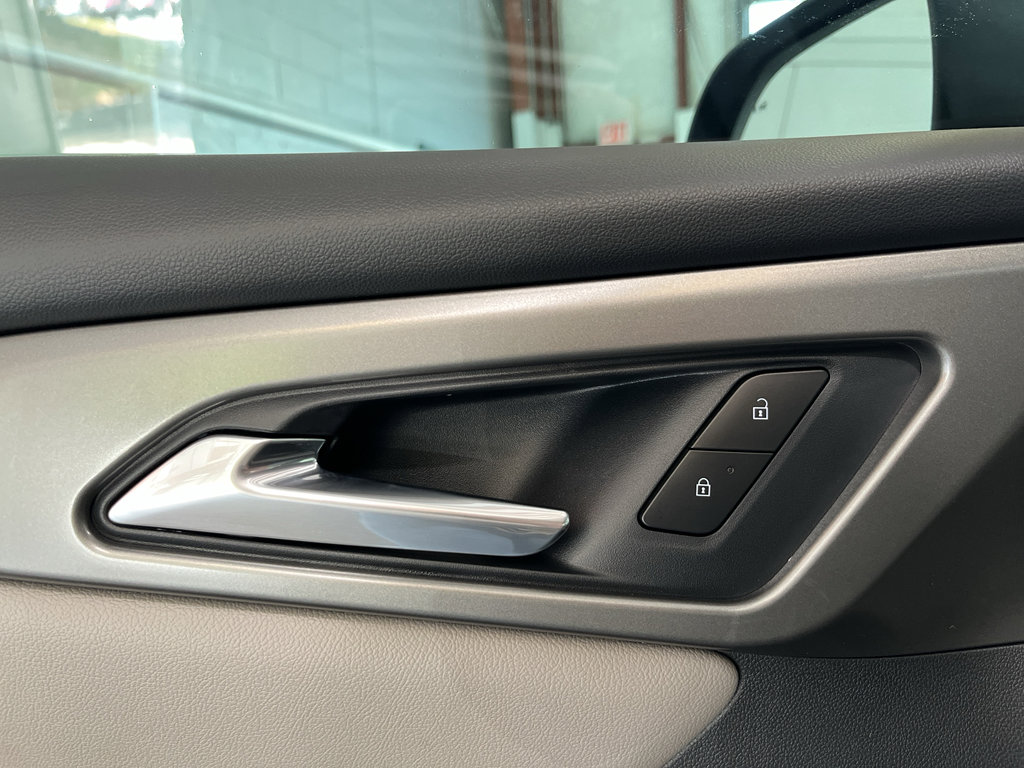 New 2026 Chevrolet Traverse LT FWD image 30