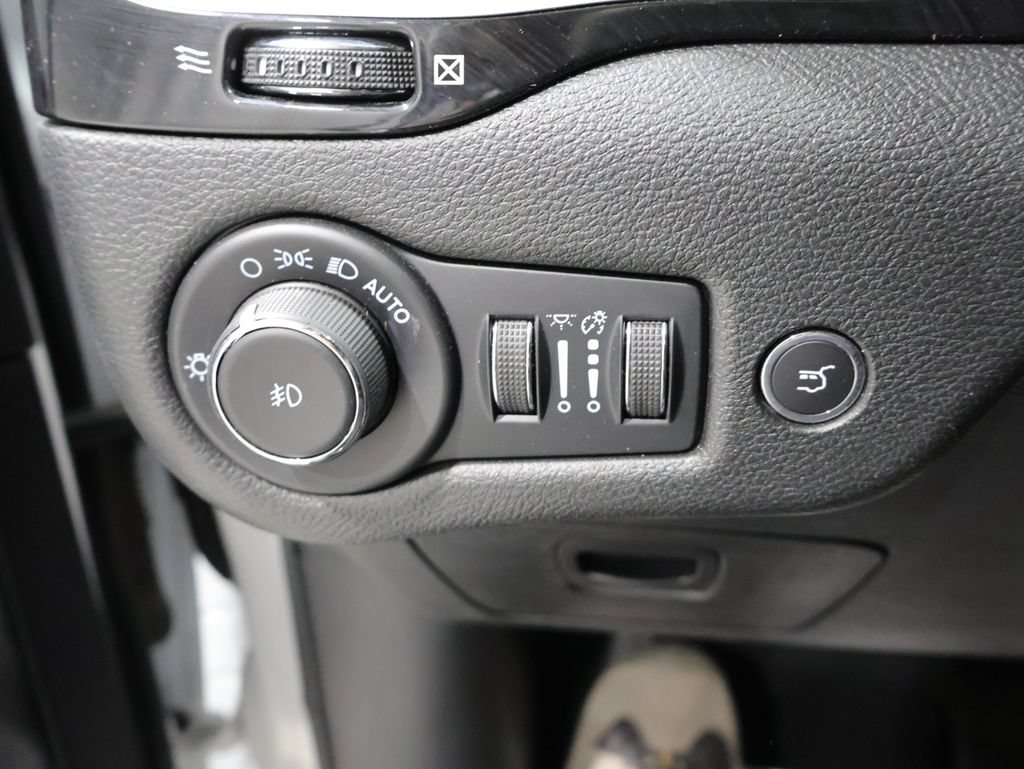 Used 2023 Jeep Cherokee Altitude Lux AWD/4WD image 31