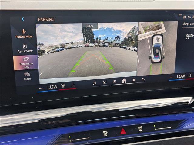 Used 2025 BMW i5 eDrive40i w/ Premium Package image 13