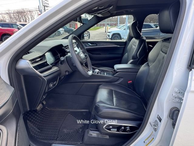 Used 2023 Jeep Grand Cherokee Overland w/ Luxury Tech Group IV AWD/4WD image 8