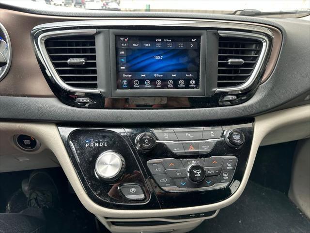 Certified 2019 Chrysler Pacifica Touring-L image 7