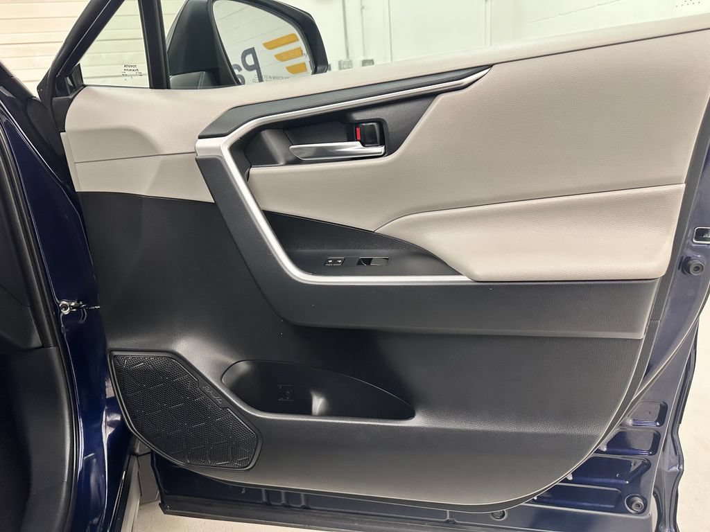Used 2019 Toyota RAV4 XLE AWD/4WD image 20