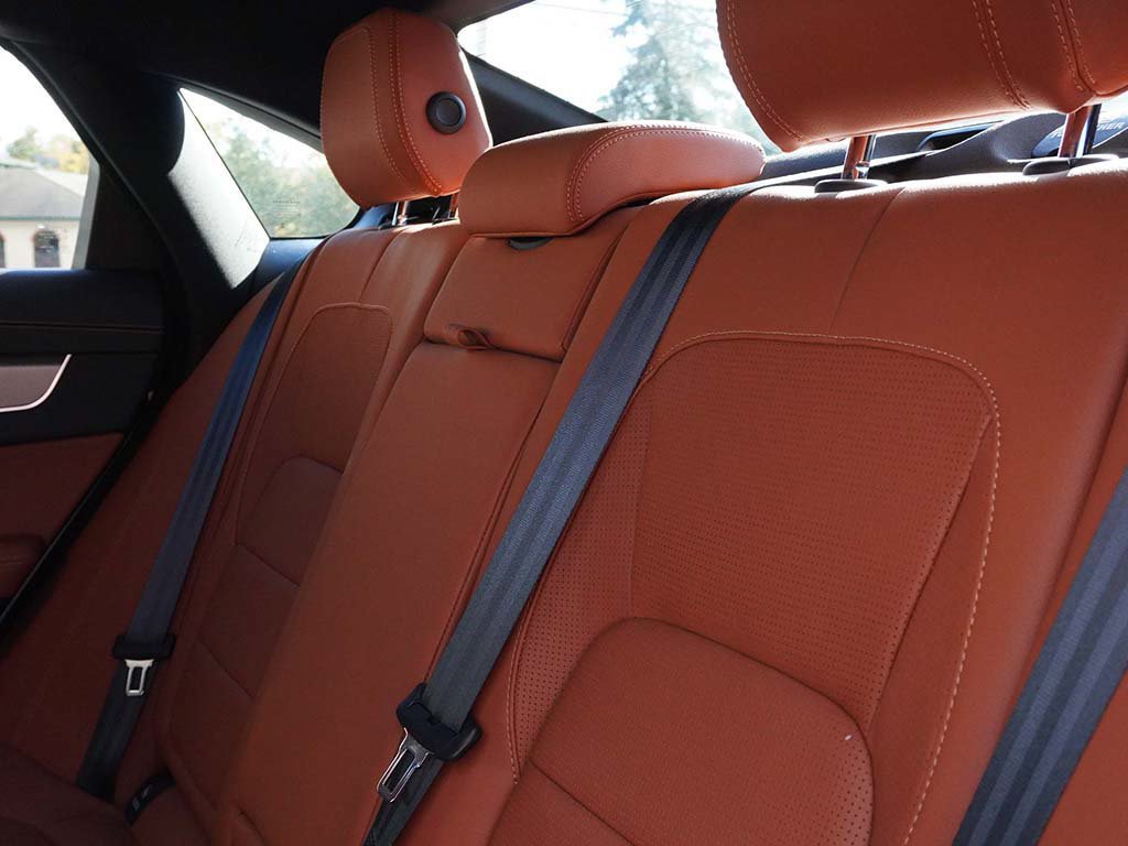 Used 2024 Jaguar XF R-Dynamic SE RWD image 36