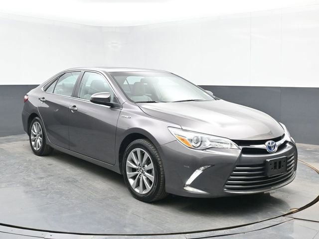 Used 2017 Toyota Camry XLE w/ Moonroof Package image 2