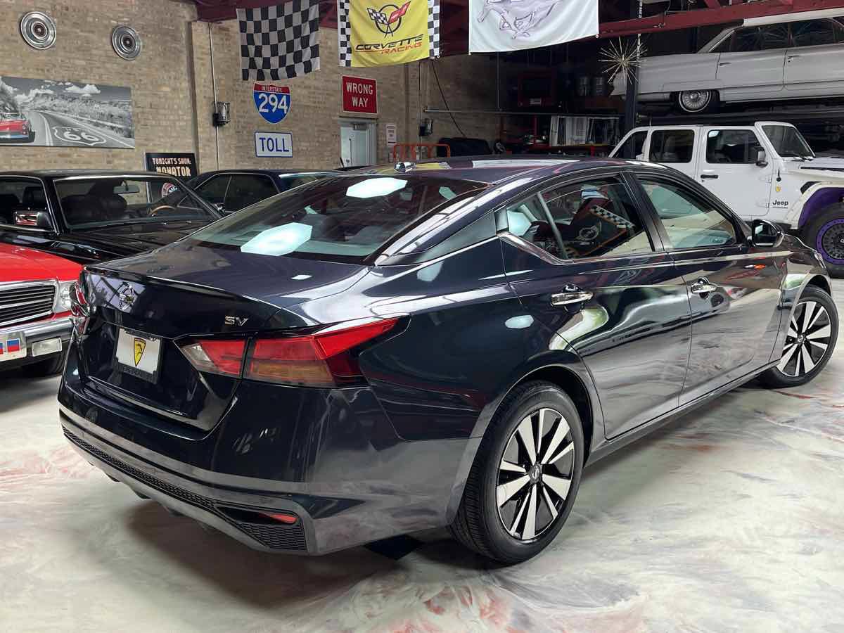 Used 2022 Nissan Altima 2.5 SV FWD image 2