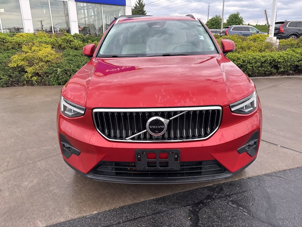 Used 2023 Volvo XC40 B5 Plus w/ Driver Assist Package AWD/4WD image 4
