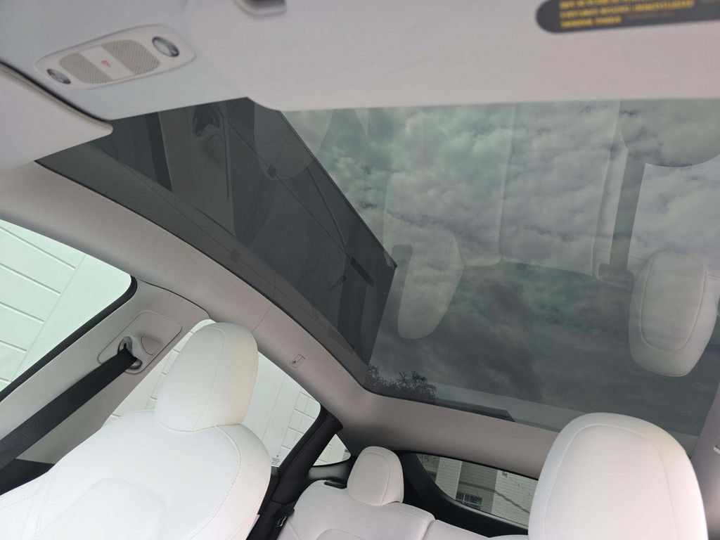 Used 2022 Tesla Model Y Performance AWD/4WD image 7