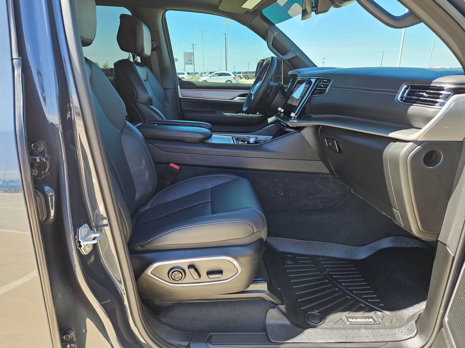 Certified 2025 Jeep Wagoneer Series II w/ Premium Group I image 26