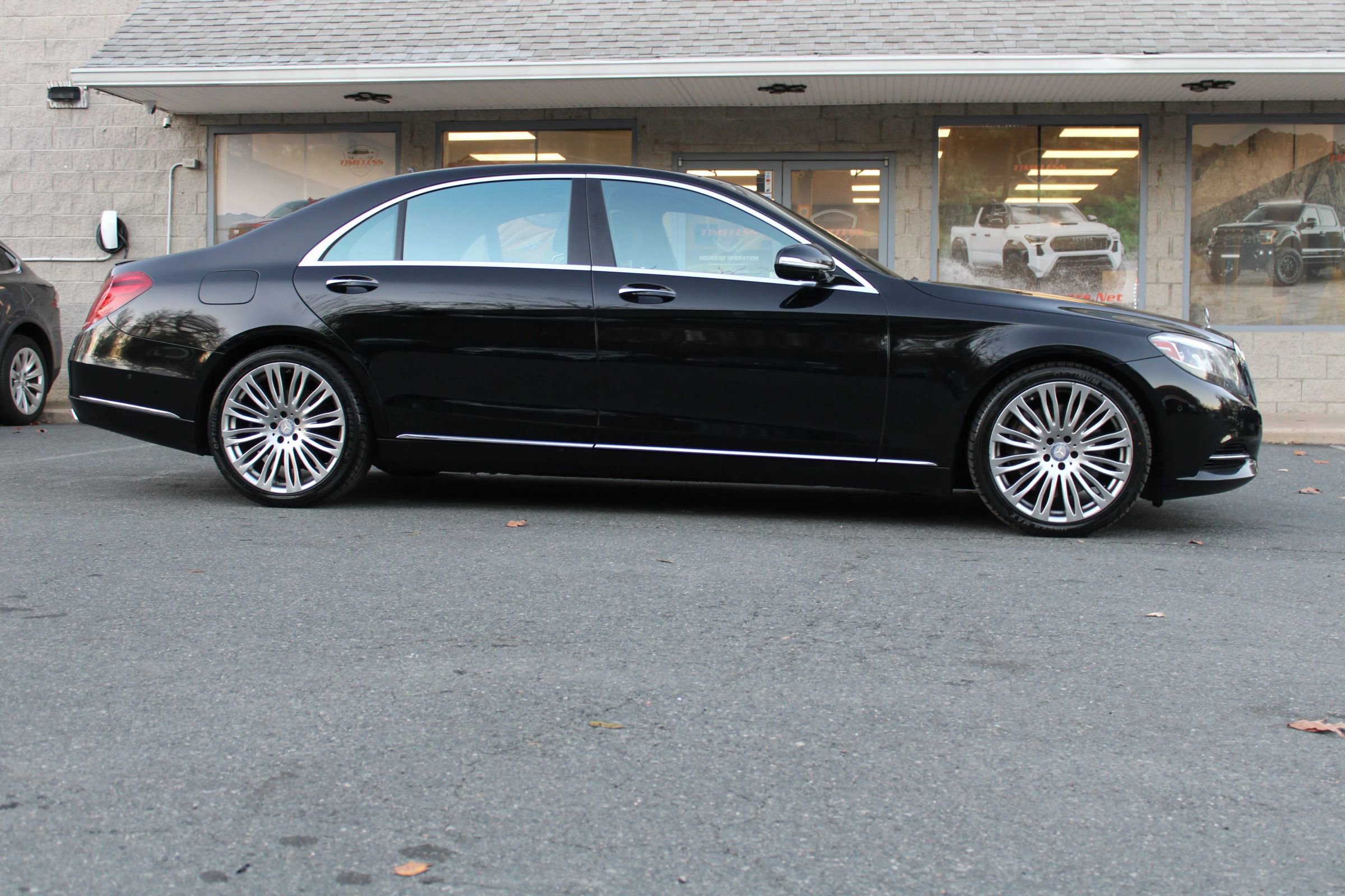 Used 2017 Mercedes-Benz S 550 Sedan image 32