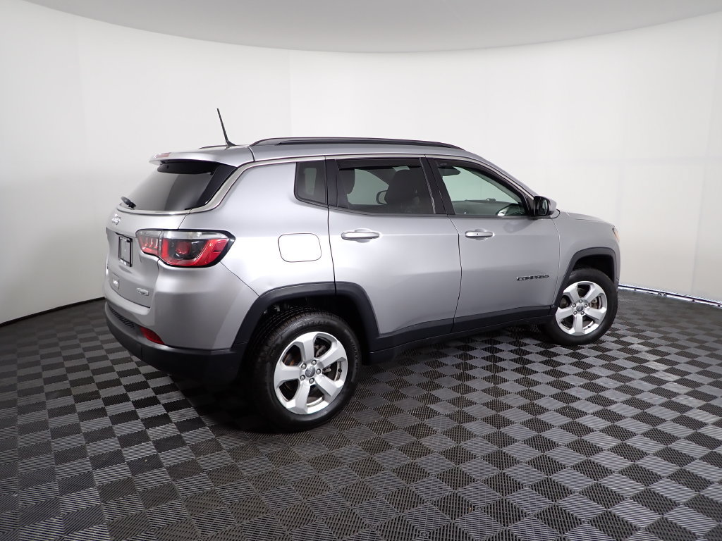 Used 2018 Jeep Compass Latitude w/ Cold Weather Group AWD/4WD image 17