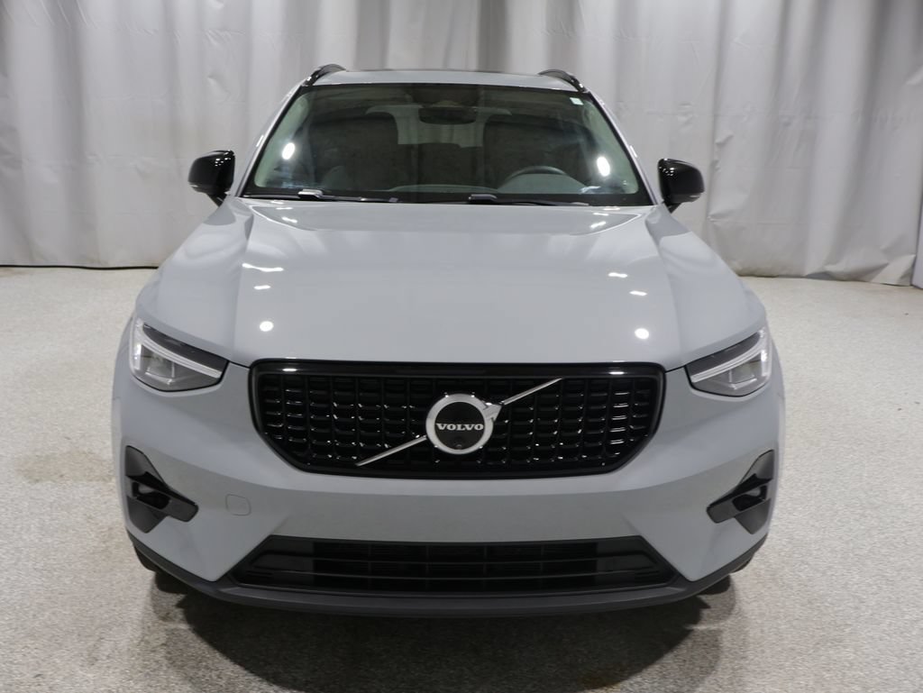 Used 2024 Volvo XC40 B5 Plus AWD/4WD image 7