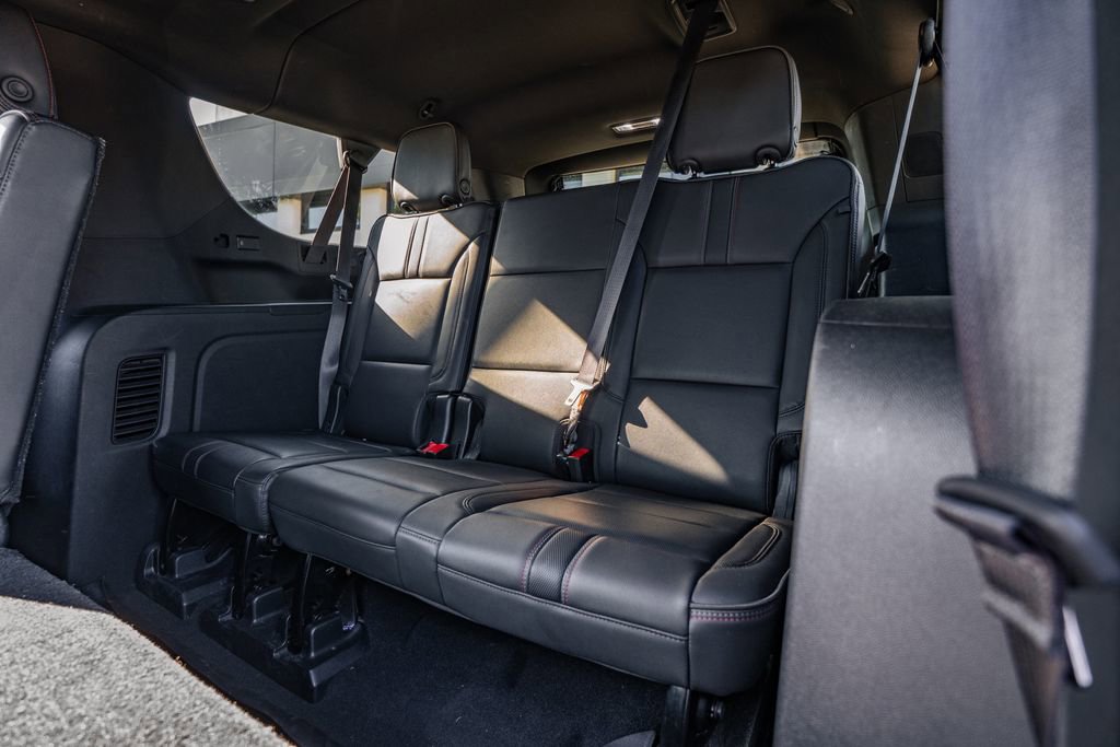 Used 2021 Chevrolet Suburban RST w/ Luxury Package RWD image 45