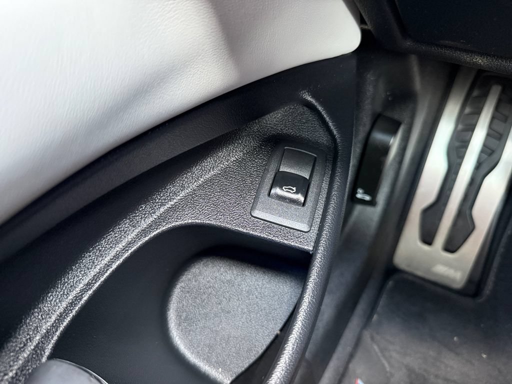Used 2022 BMW M4 Coupe w/ Executive Package RWD image 27