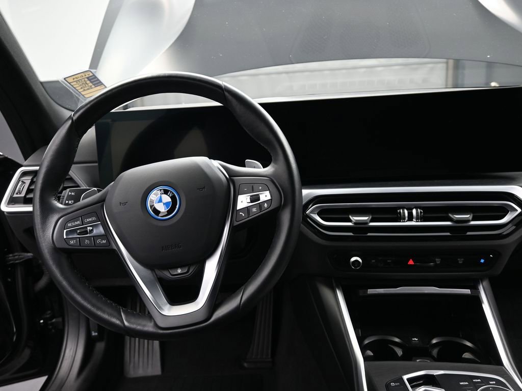 Used 2024 BMW 330e xDrive image 9