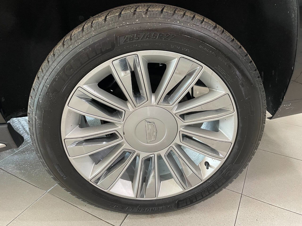 Used 2018 Cadillac Escalade ESV Luxury AWD/4WD image 11