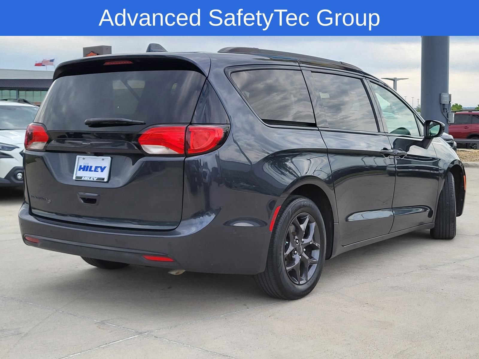 Used 2020 Chrysler Pacifica Touring-L w/ Advanced Safetytec Group FWD image 4