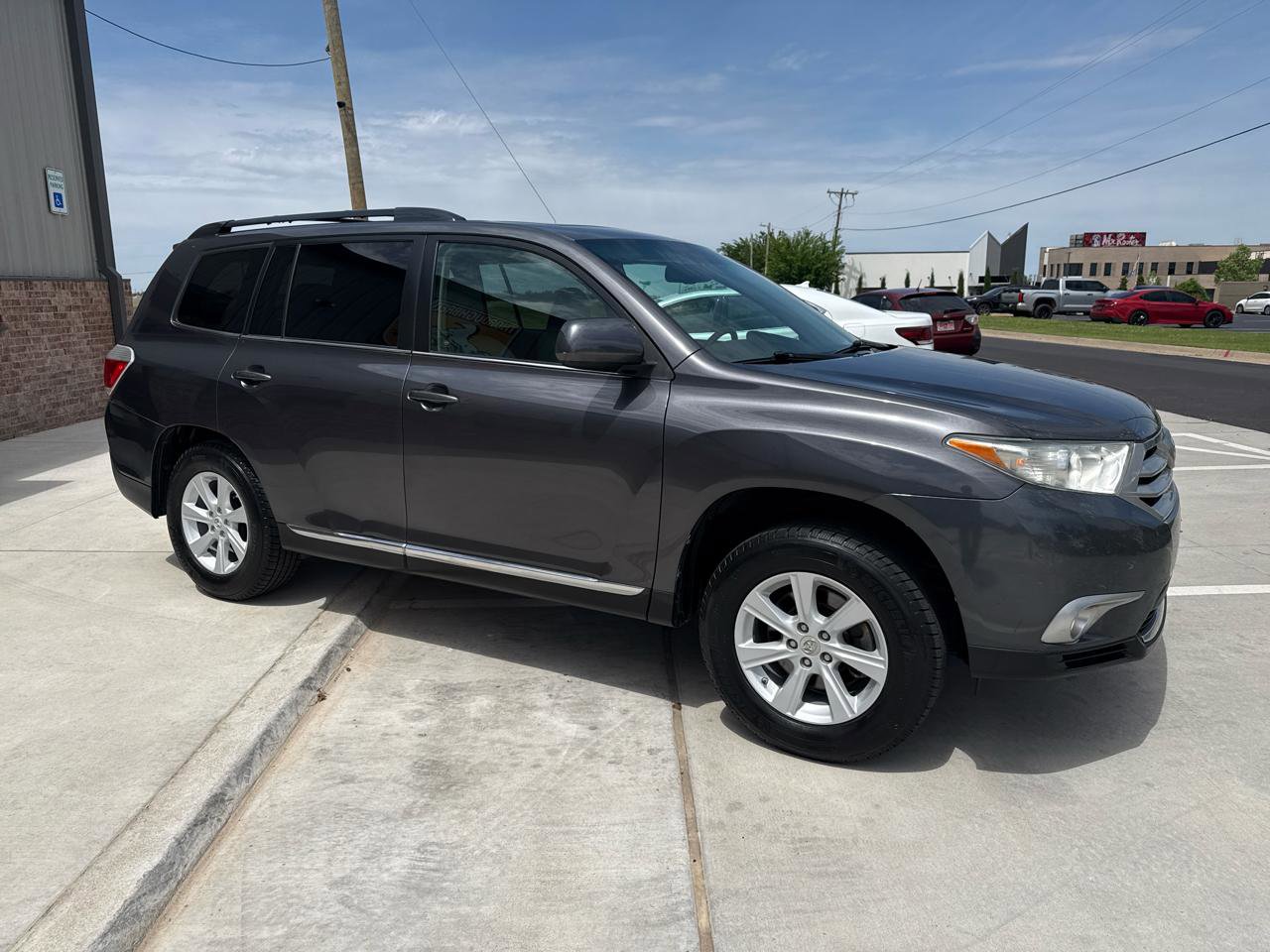 Used 2012 Toyota Highlander SE FWD image 8