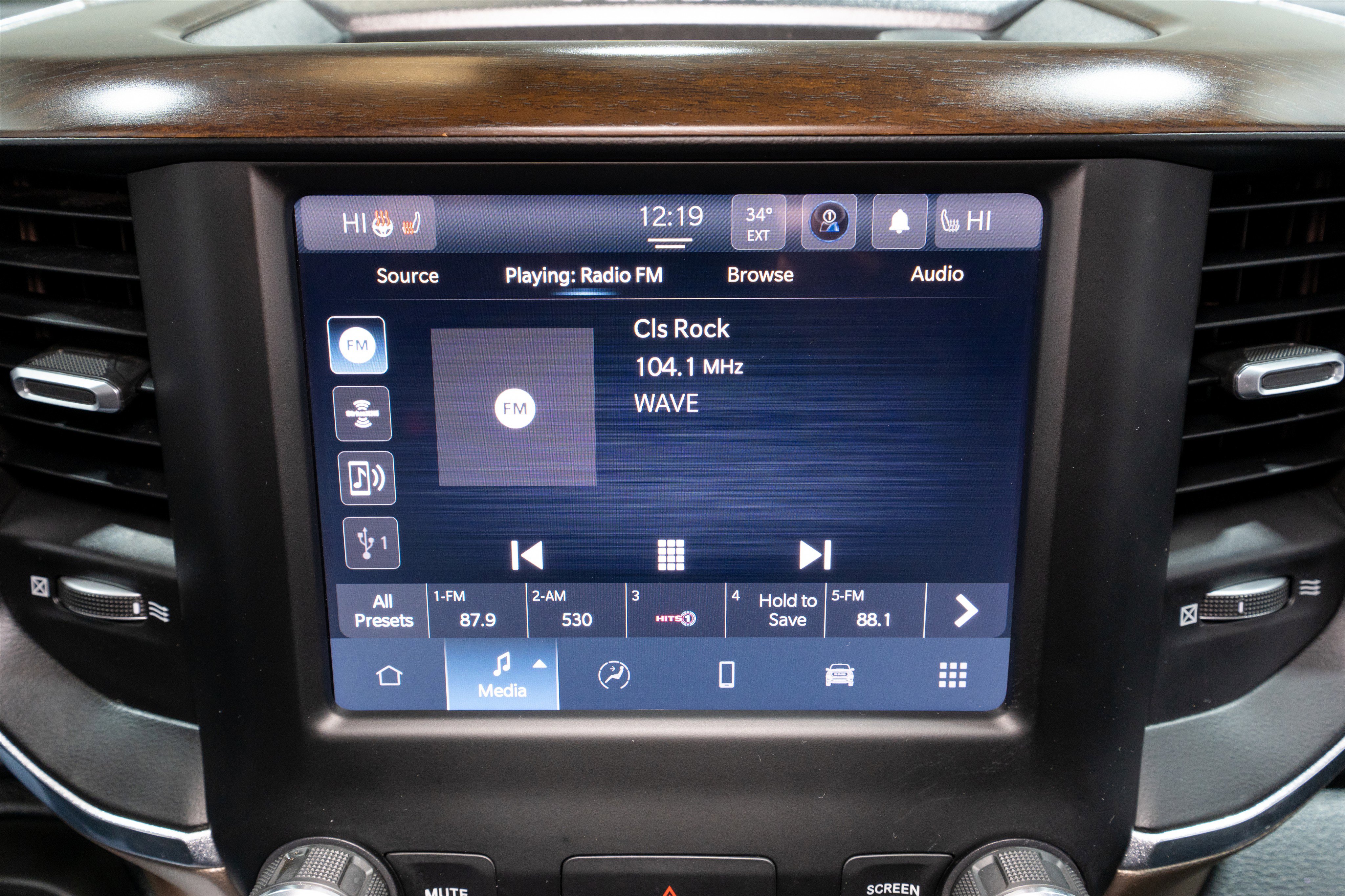 Used 2022 RAM 1500 Laramie AWD/4WD image 18