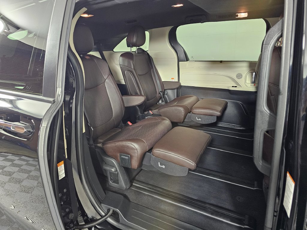 Used 2022 Toyota Sienna Platinum AWD/4WD image 13