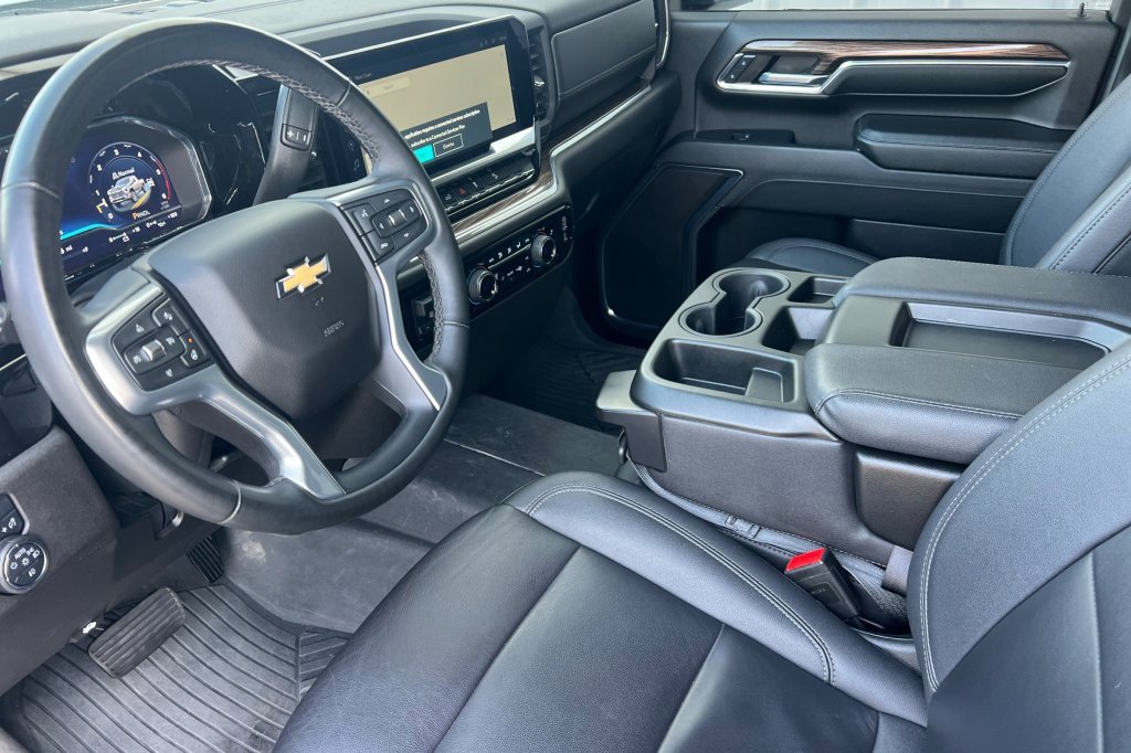 Used 2024 Chevrolet Silverado 3500 LT w/ Convenience Package image 7
