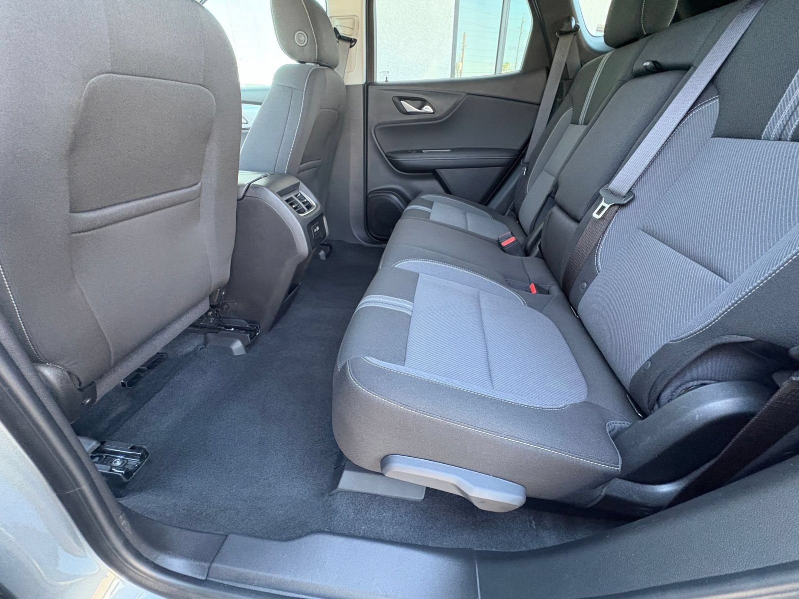 Used 2025 Chevrolet Blazer LT FWD image 28