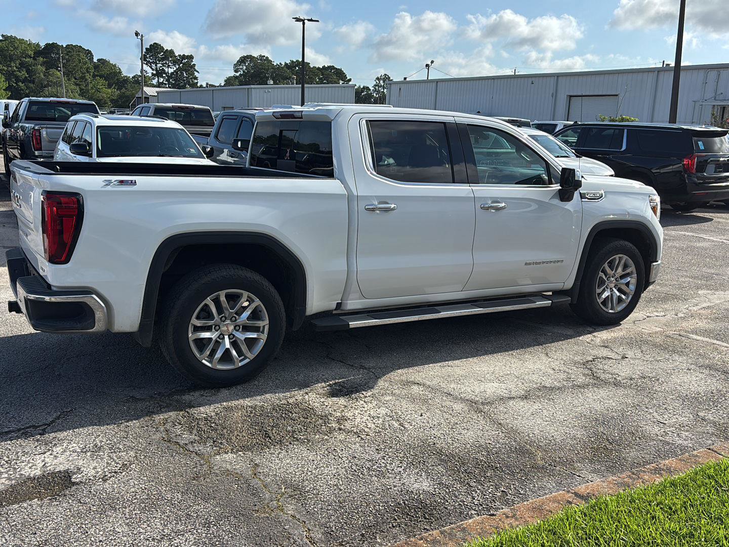 Used 2021 GMC Sierra 1500 SLT w/ SLT Convenience Package AWD/4WD image 8