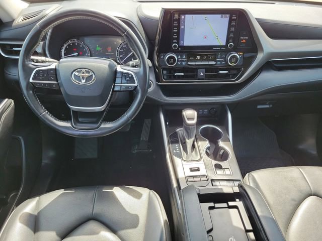 Used 2022 Toyota Highlander XLE AWD/4WD image 22