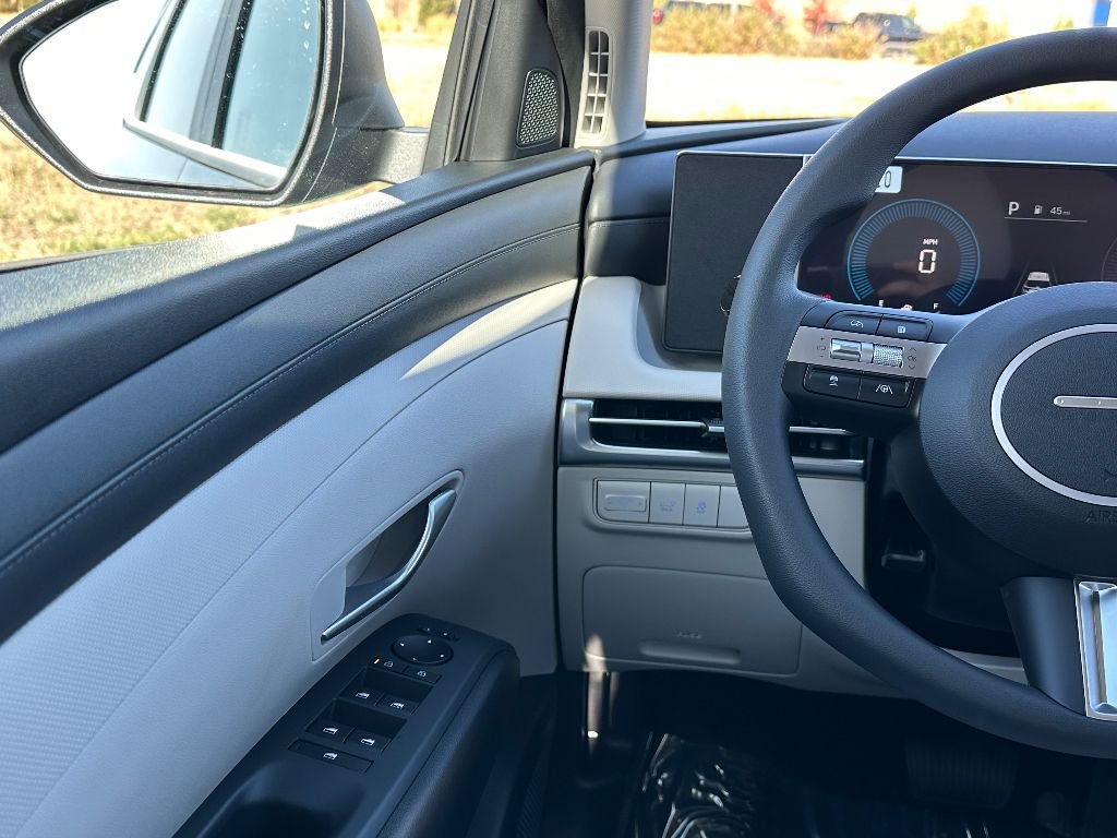 New 2025 Hyundai Tucson SEL image 17