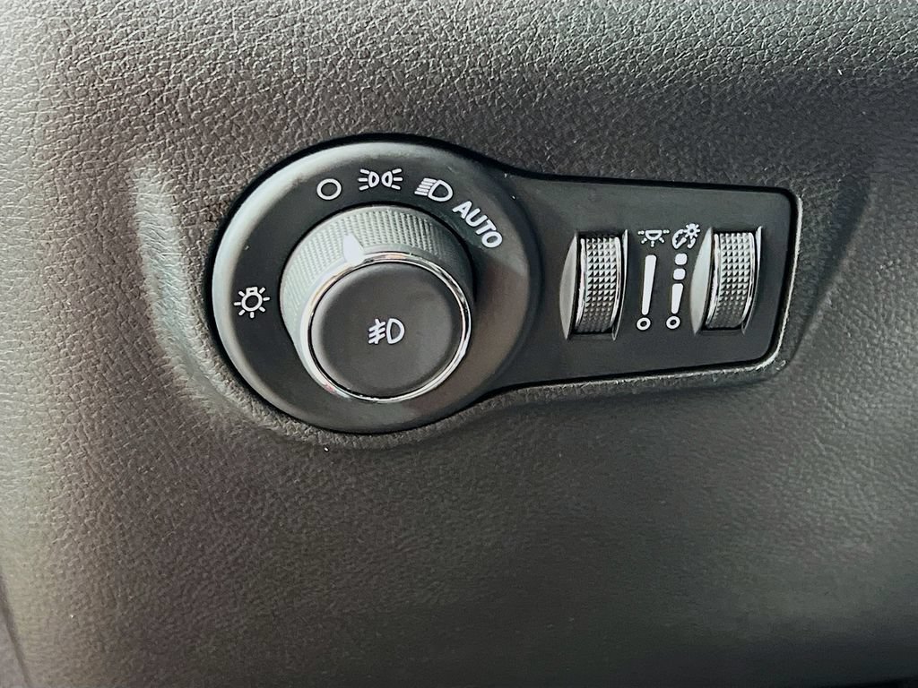 Used 2024 Jeep Compass Latitude AWD/4WD image 10