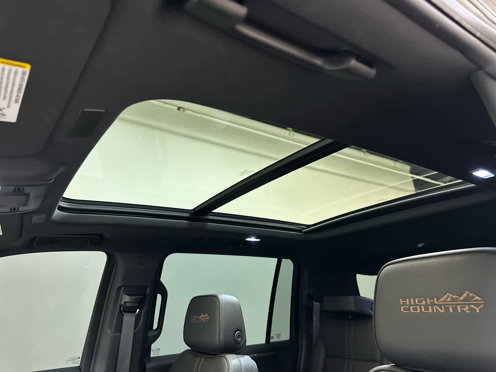 Used 2025 Chevrolet Suburban High Country image 5