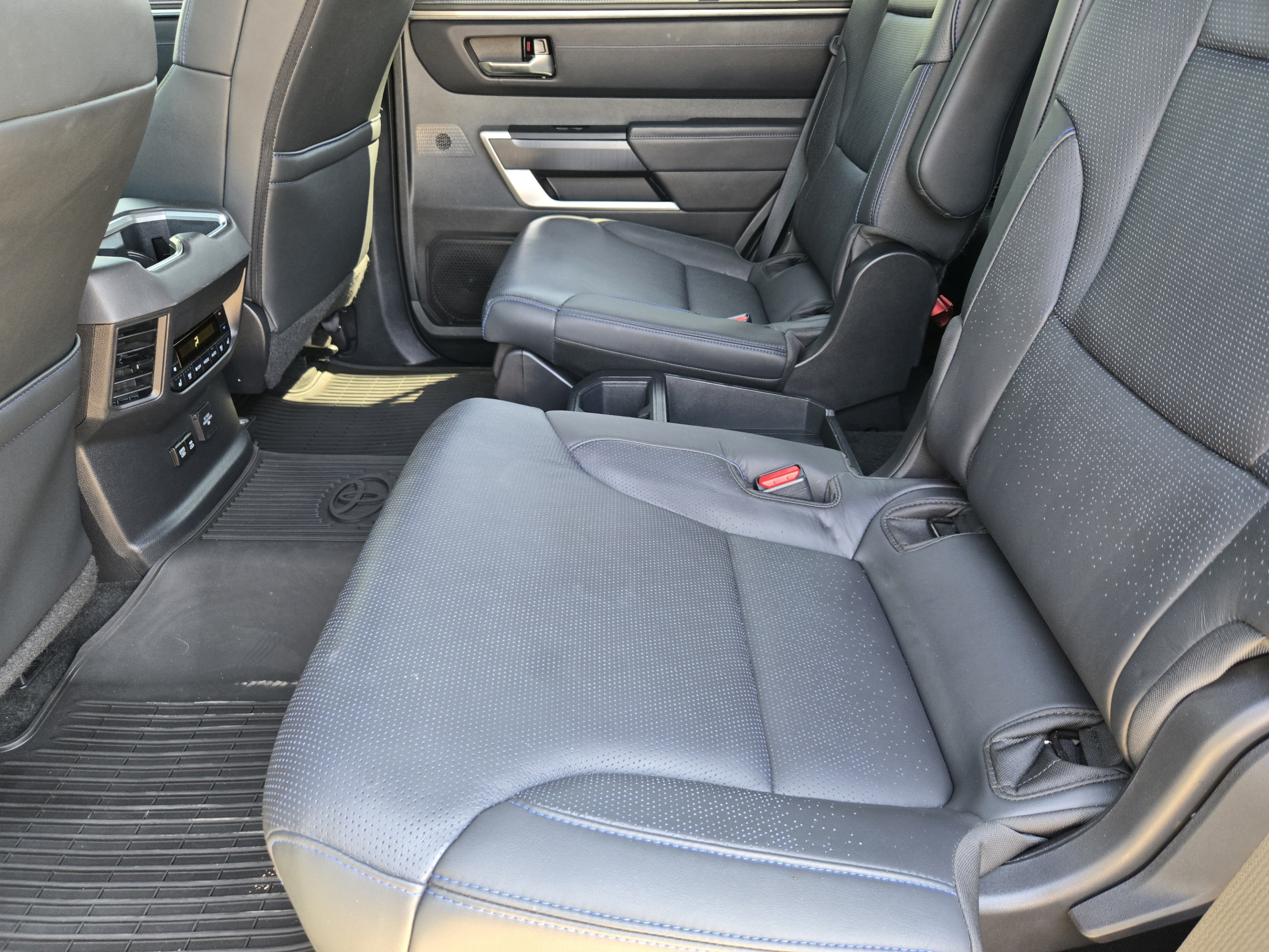 Used 2024 Toyota Sequoia Platinum AWD/4WD image 29
