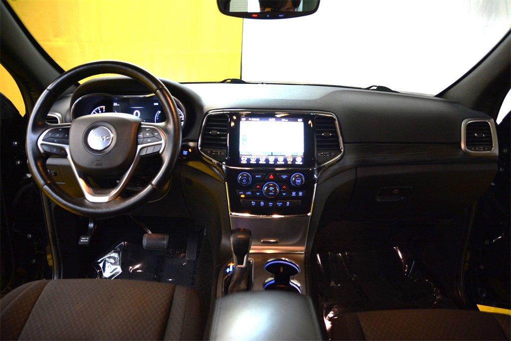 Used 2022 Jeep Grand Cherokee Laredo E w/ Security & Convenience Group image 2