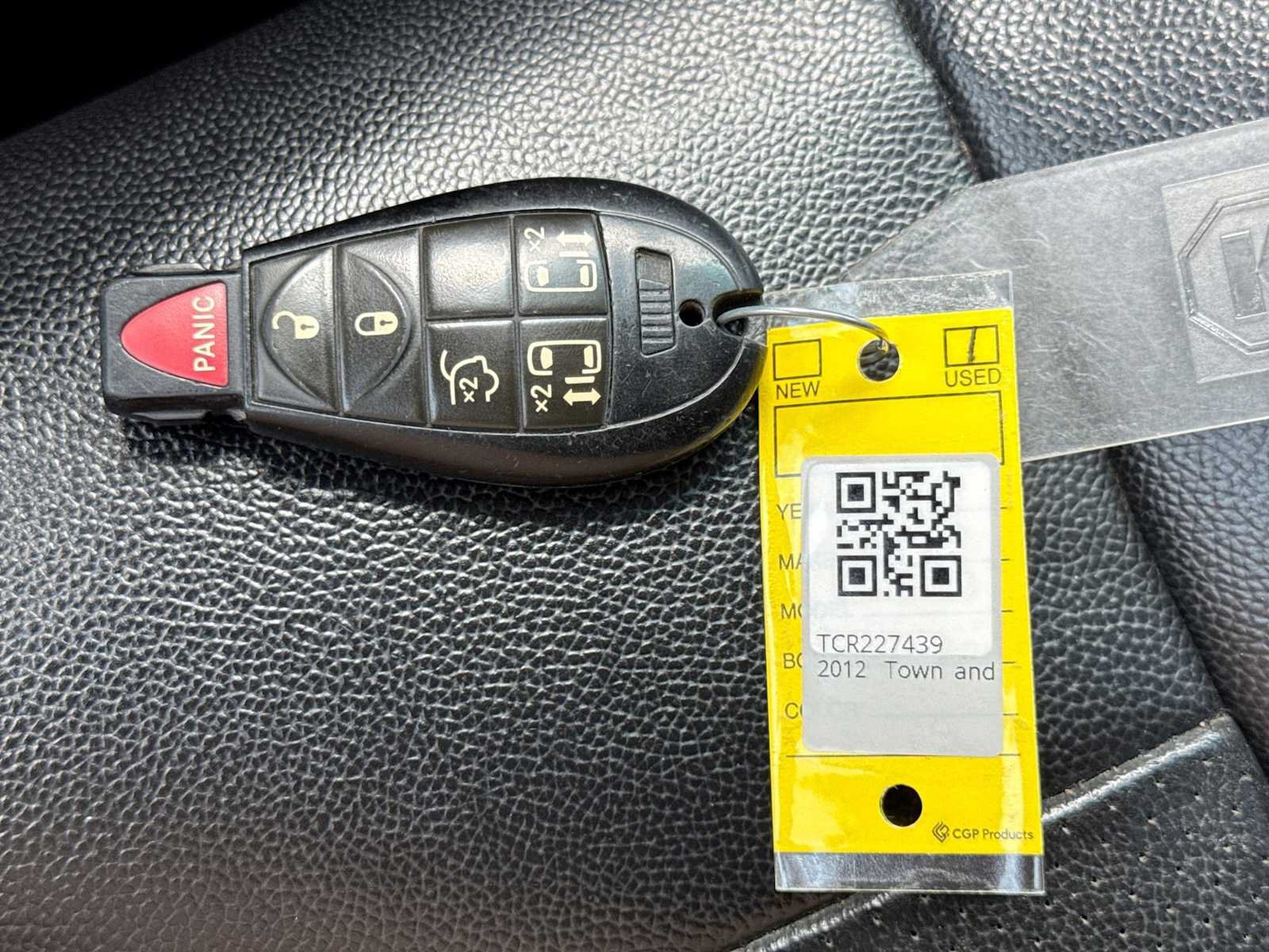 Used 2012 Chrysler Town & Country Touring w/ Entertainment Group #1 FWD image 20