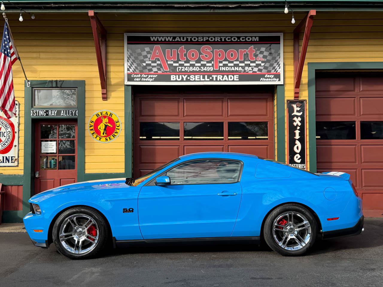 Used 2011 Ford Mustang GT Premium w/ 401A Rapid Spec Order Code RWD image 10