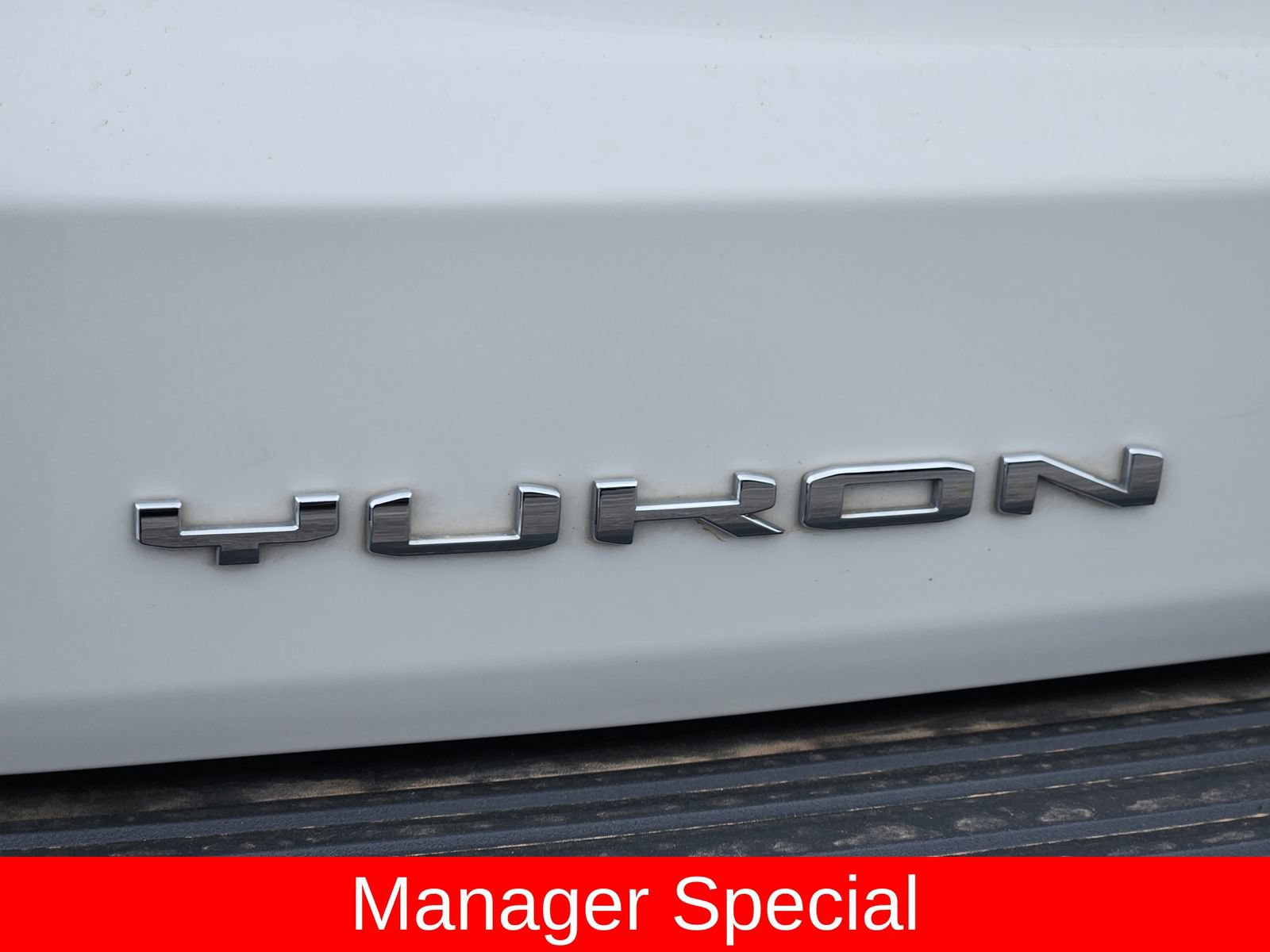 Used 2024 GMC Yukon SLT AWD/4WD image 12