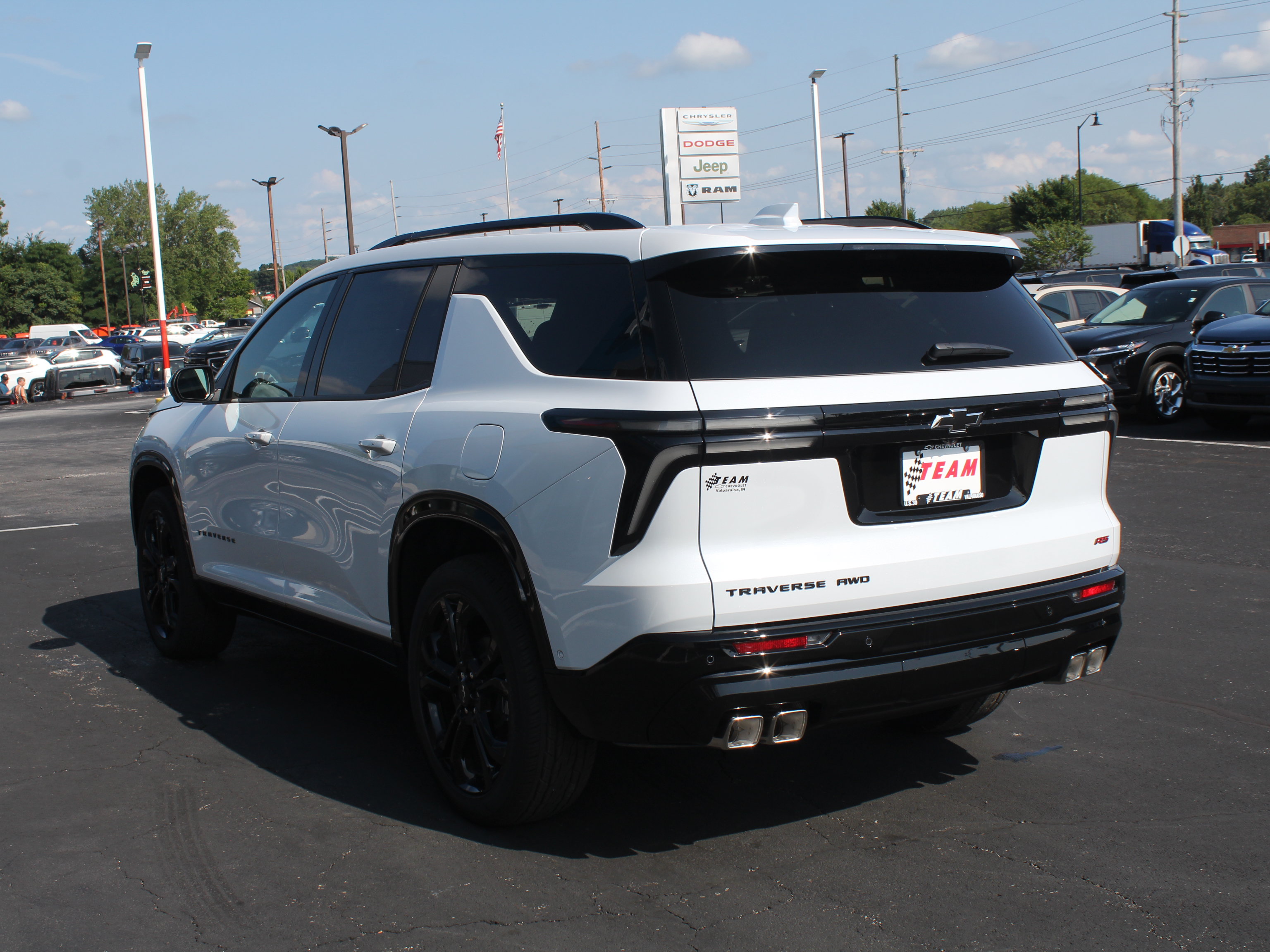 New 2027 Chevrolet Traverse RS w/ LPO, Floor Liner Package AWD/4WD image 6