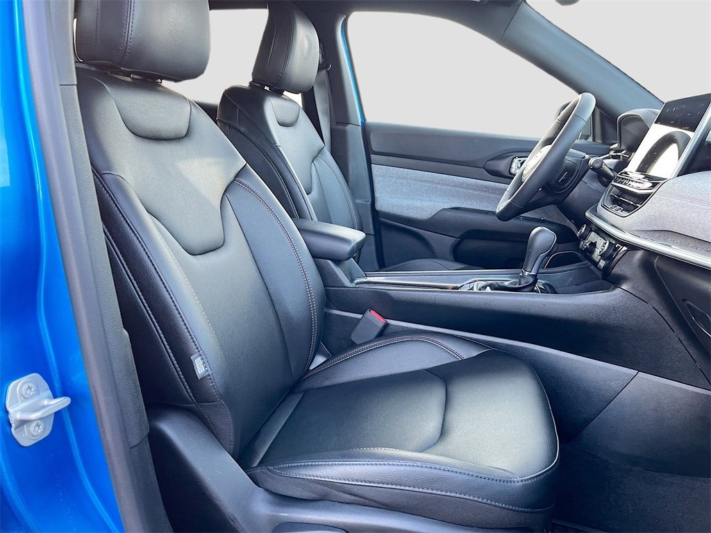 Used 2024 Jeep Compass Latitude image 25