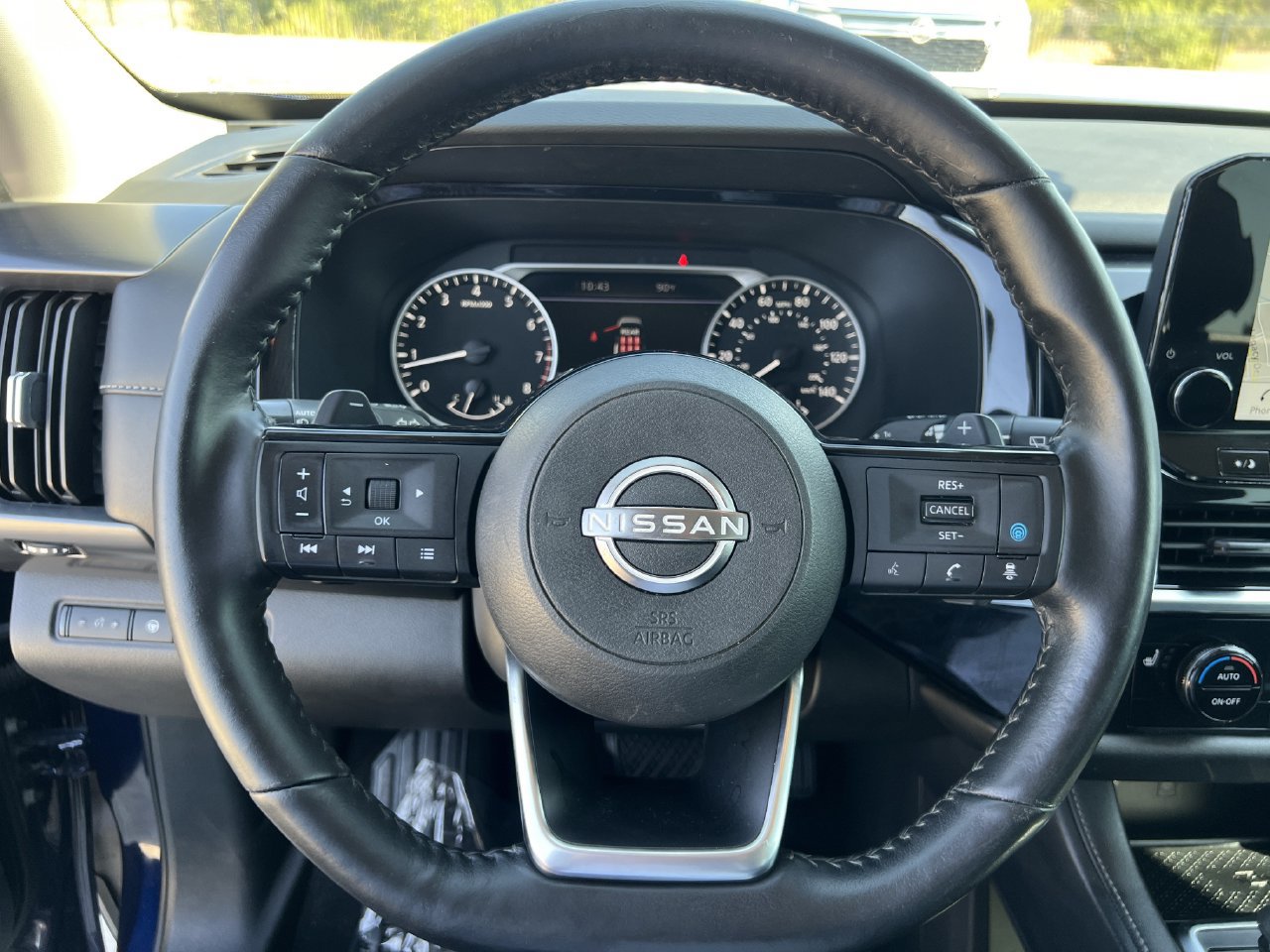 Used 2023 Nissan Pathfinder SL AWD/4WD image 10