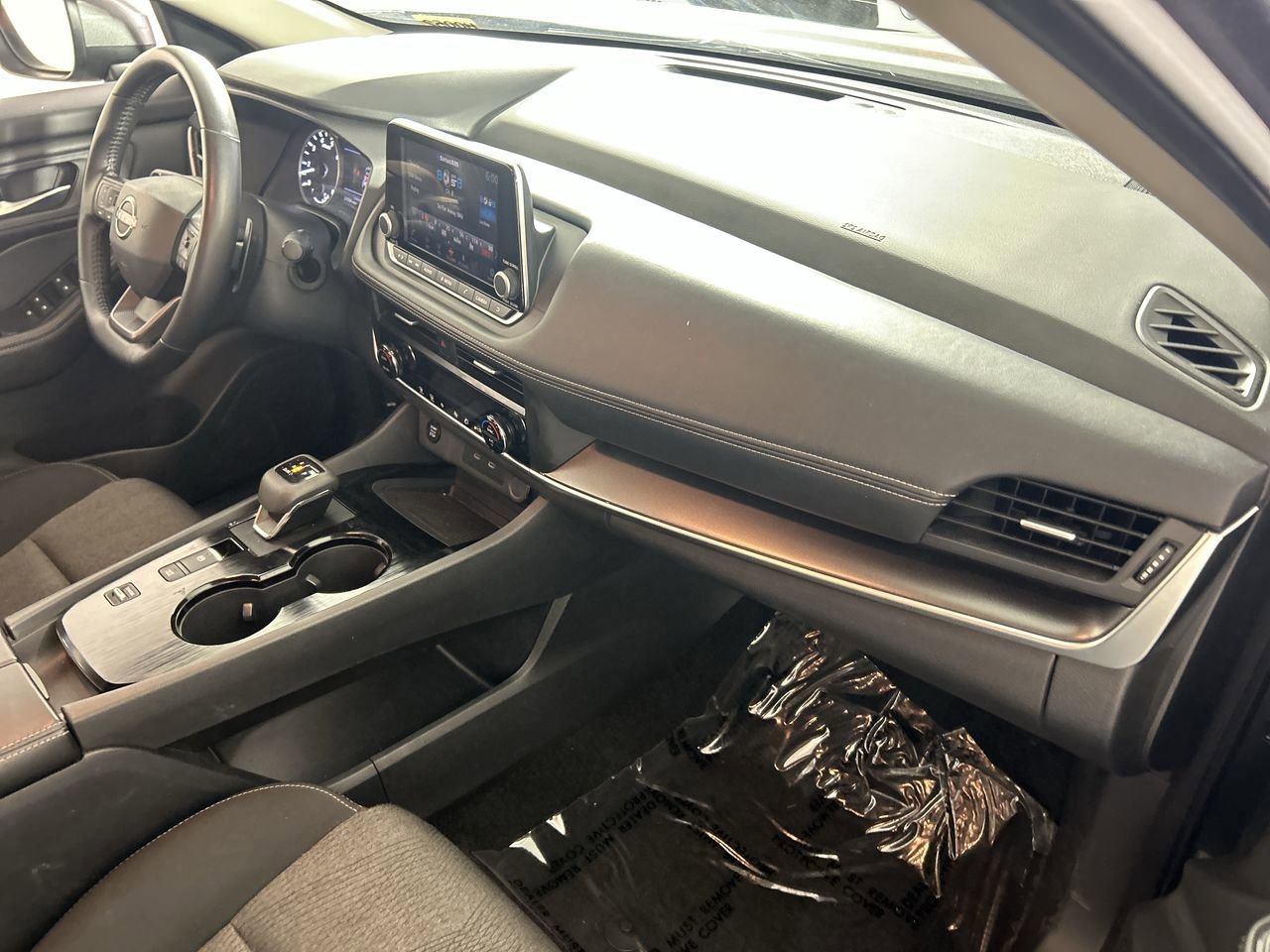 Used 2025 Nissan Rogue SV FWD image 26