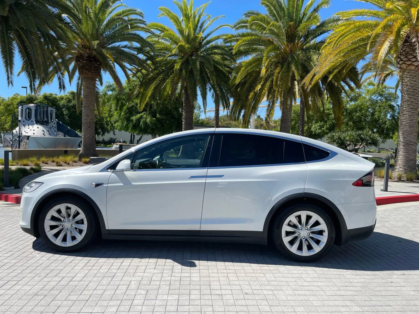 Used 2017 Tesla Model X 100D AWD/4WD image 10