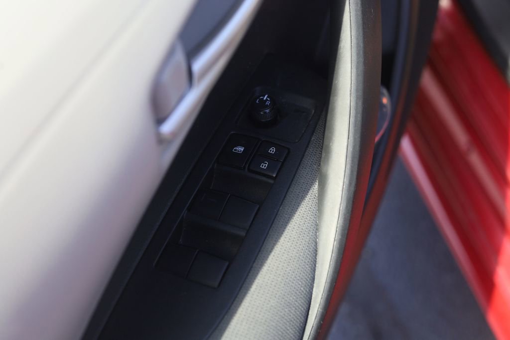 Used 2021 Toyota Corolla LE FWD image 21