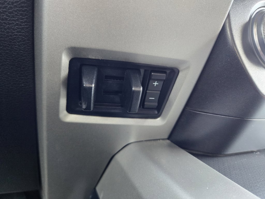 Used 2015 Ford F150 Lariat w/ Equipment Group 502A Luxury image 26