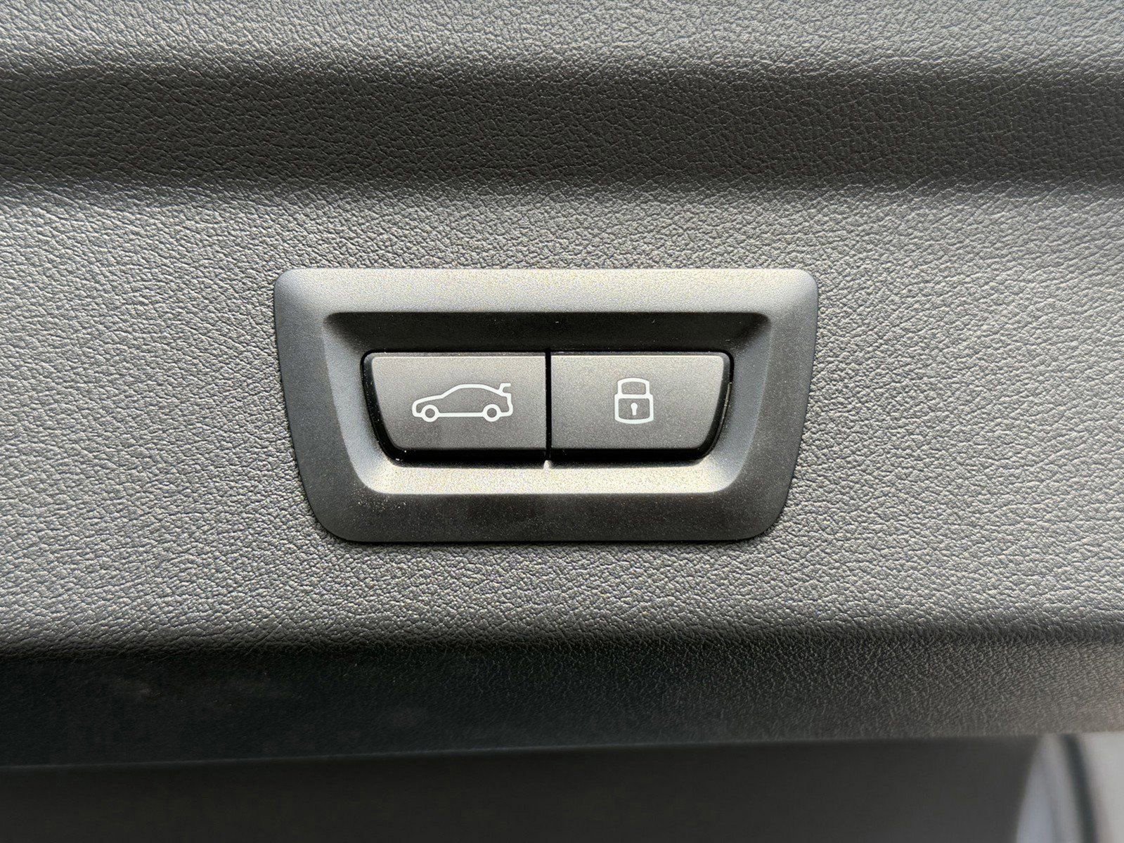 Certified 2025 BMW X2 xDrive28i image 12