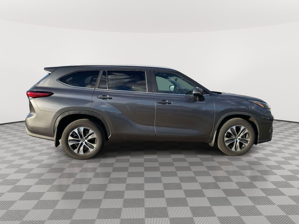 Used 2023 Toyota Highlander XLE image 8
